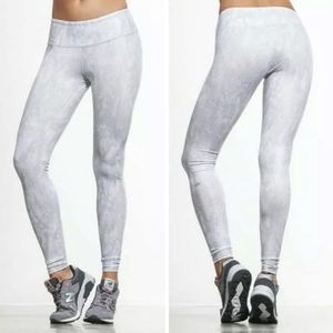 ALO | Airbrush Vapor Leggings in Python